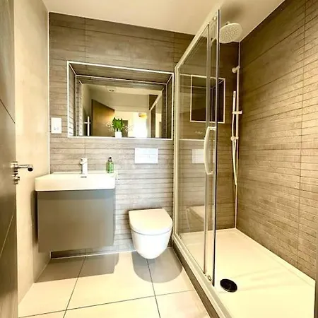 Designer Apartment: Quayside Comfort with Parking & Wi-Fi Poole Exterior photo