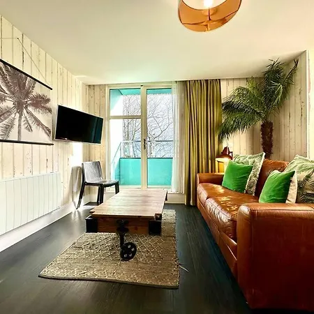 Designer Apartment: Quayside Comfort with Parking & Wi-Fi Poole Exterior photo