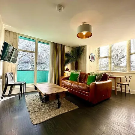 Designer Apartment: Quayside Comfort with Parking & Wi-Fi Poole Exterior photo