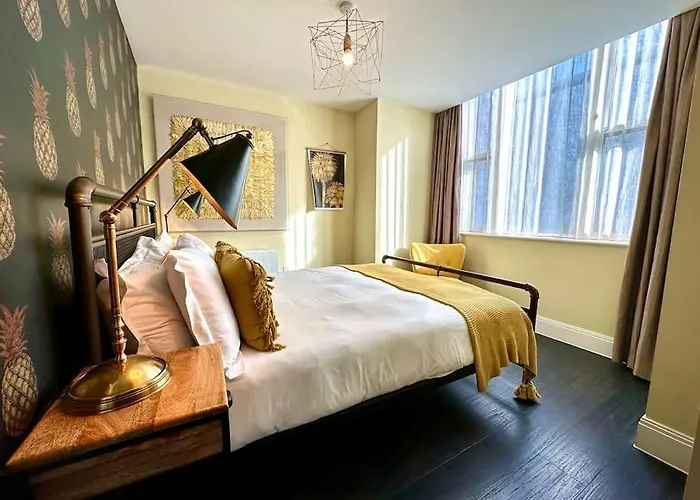 Designer Apartment Inc Free Parking & Fast Wifi 1 Minute Walk To Poole Quay - Great Location - Free Parking - Fast Wifi - Smart Tv - Newly Decorated - Sleeps Up To 2! Close To Poole & Bournemouth & Sandbanks