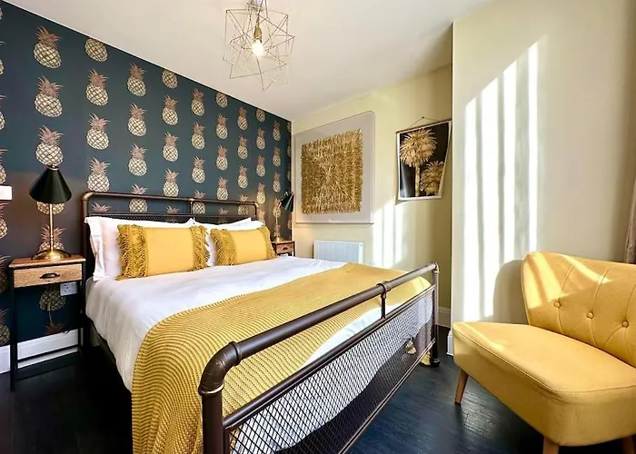 Designer Apartment Inc Free Parking & Fast Wifi 1 Minute Walk To Poole Quay - Great Location - Free Parking - Fast Wifi - Smart Tv - Newly Decorated - Sleeps Up To 2! Close To Poole & Bournemouth & Sandbanks