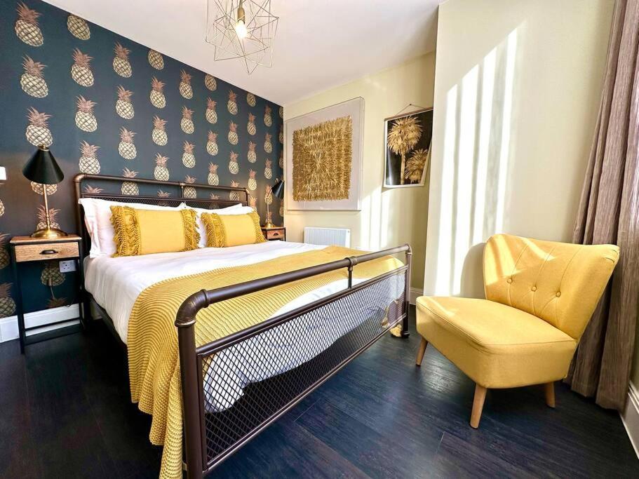 Apartamento Designer Inc Free Parking & Fast Wifi 1 Minute Walk To Quay - Great Location - Free Parking - Fast Wifi - Smart Tv - Newly Decorated - Sleeps Up To 2! Close To & Bournemouth & Sandbanks Poole