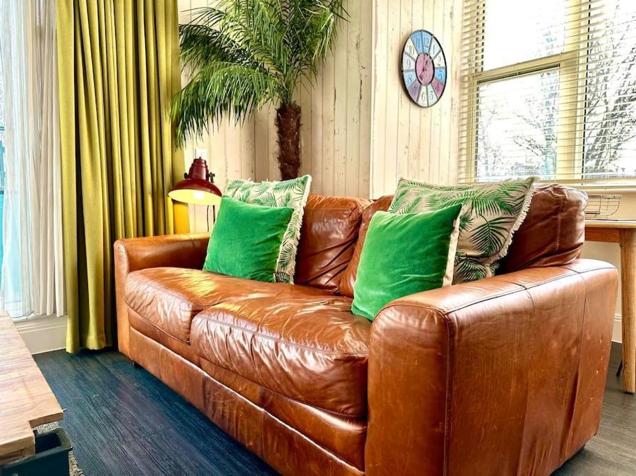 Apartamento Designer Inc Free Parking & Fast Wifi 1 Minute Walk To Quay - Great Location - Free Parking - Fast Wifi - Smart Tv - Newly Decorated - Sleeps Up To 2! Close To & Bournemouth & Sandbanks Poole